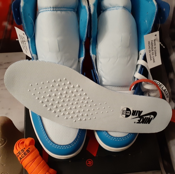 AIR JORDAN 1 OFF-WHITE UNC - Picture 3 of 16